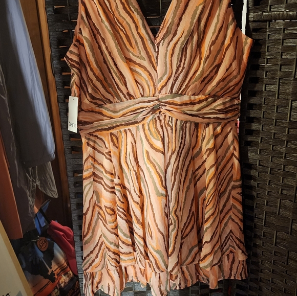 Macy's Bar III Women's Ruched Waist, Tiered Hem, Mini Dress, Woodcut Print - Picture 3 of 8